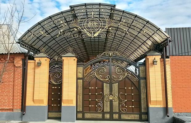 Купить или заказать ворота для дома с навесом - стильные и надежные решения для вашего участка в Тулуне от 42293 руб | ВоротМастер-Тлн